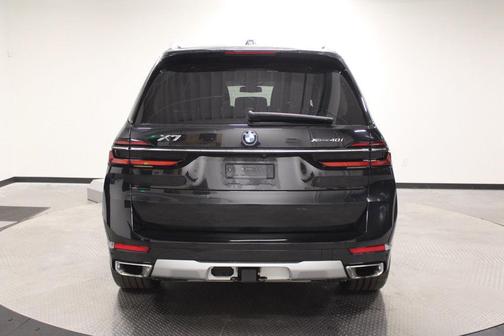 Black Sapphire Metallic 2024 BMW X7 xDrive40i