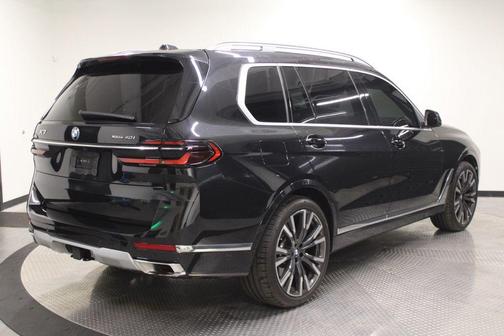 Black Sapphire Metallic 2024 BMW X7 xDrive40i