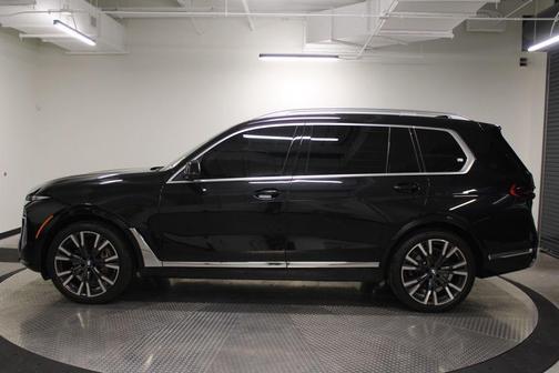 Black Sapphire Metallic 2024 BMW X7 xDrive40i