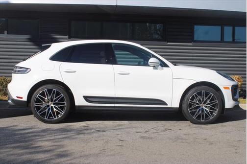 2024 Porsche Macan Base