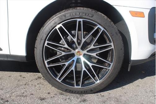 2024 Porsche Macan Base