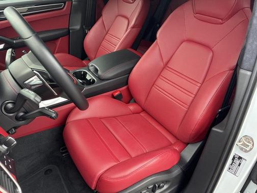 2023 Porsche Cayenne Turbo
