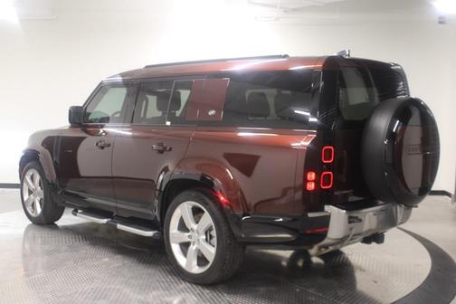 2023 Land Rover Defender 130 SE