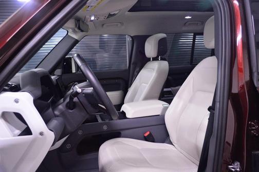 2023 Land Rover Defender 130 SE