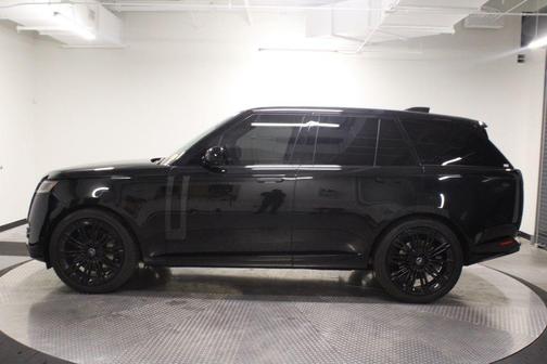 Black 2025 Land Rover Range Rover P530 SE