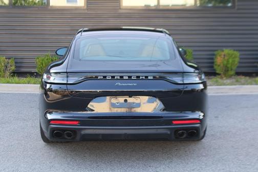 2023 Porsche Panamera Platinum Edition