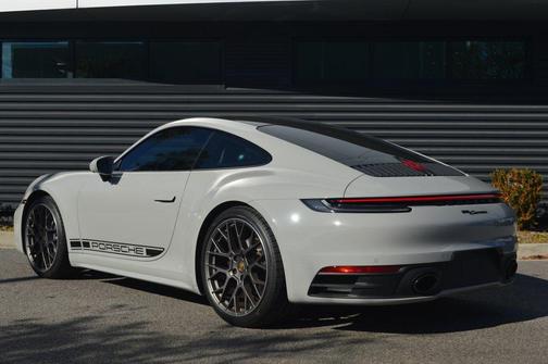 2021 Porsche 911 Carrera