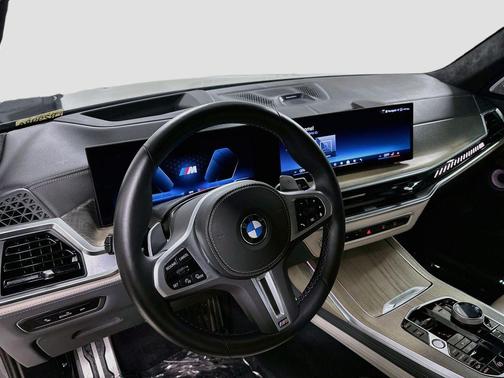 Carbon Black Metallic 2026 BMW X7 M60i