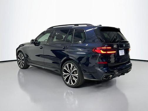 Carbon Black Metallic 2026 BMW X7 M60i