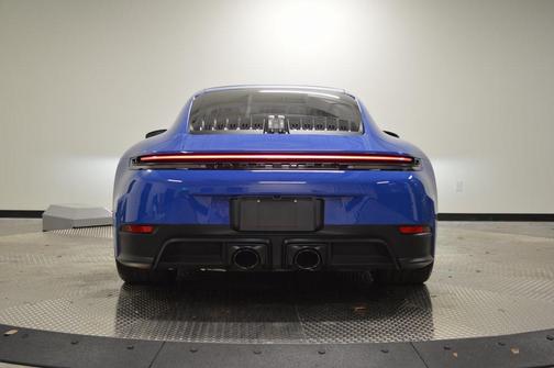 2025 Porsche 911 Carrera 4 GTS
