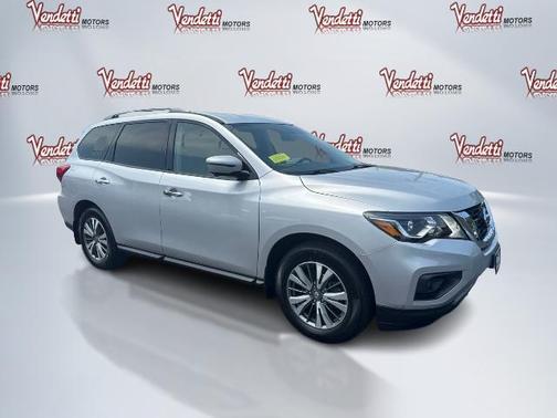 2020 Nissan Pathfinder SL