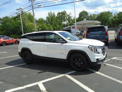 Summit White 2024 GMC Terrain AT4