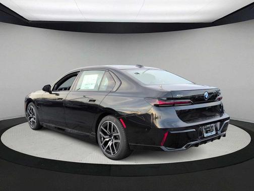 2026 BMW 750e xDrive