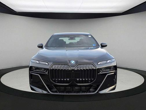 2026 BMW 750e xDrive