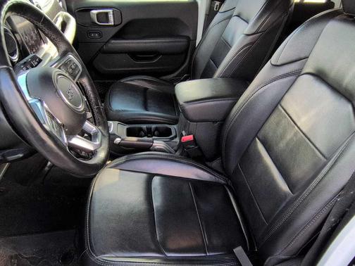 2021 Jeep Wrangler Unlimited Sahara Altitude