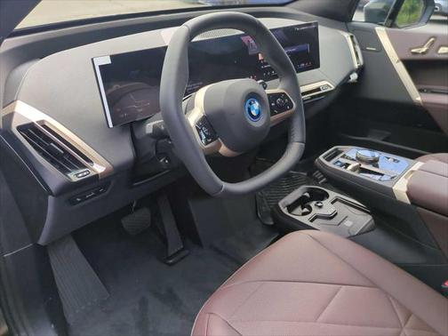 2025 BMW iX xDrive50