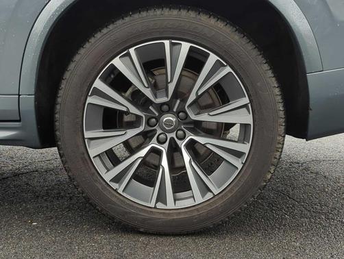 2022 Volvo XC90 T6 Momentum 7 Passenger