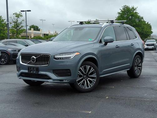 2022 Volvo XC90 T6 Momentum 7 Passenger