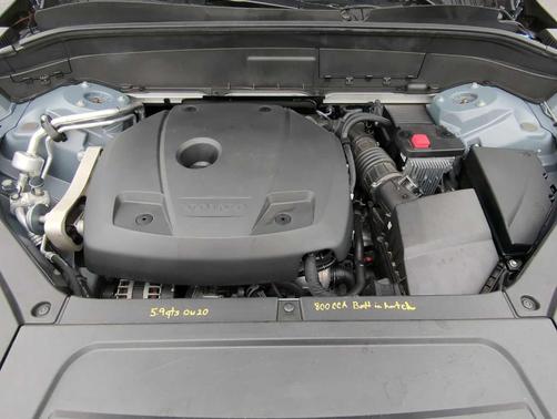 2022 Volvo XC90 T6 Momentum 7 Passenger