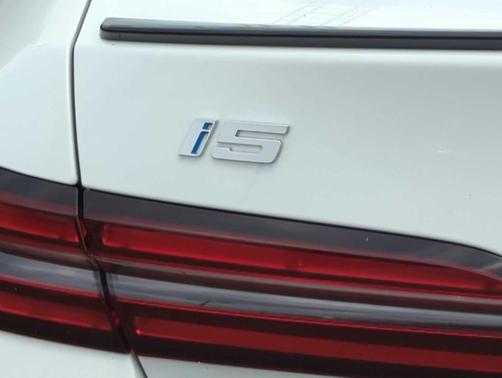 2024 BMW i5 eDrive40