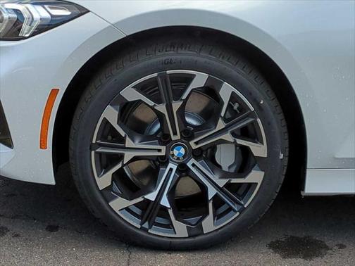 2025 BMW 330 i xDrive