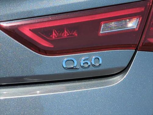 2022 INFINITI Q60 LUXE