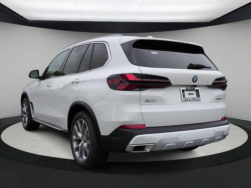 Alpine White 2026 BMW X5 PHEV xDrive50e