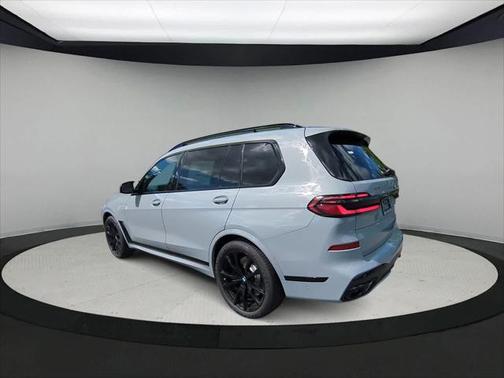 2026 BMW X7 M60i