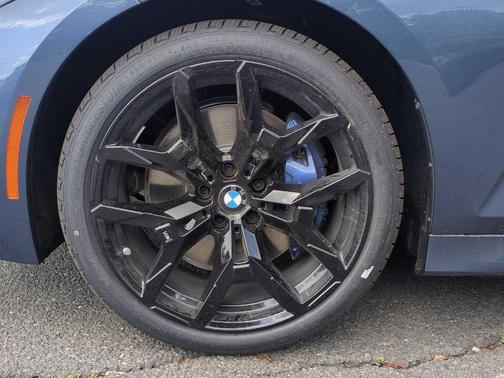 2025 BMW 330 i xDrive