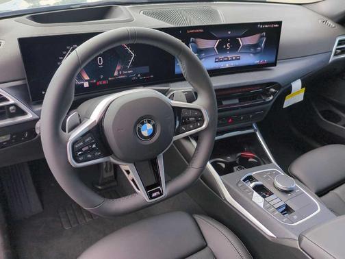 2025 BMW 330 i xDrive