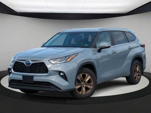 2023 Toyota Highlander Hybrid Bronze Edition