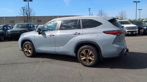 2023 Toyota Highlander Hybrid Bronze Edition