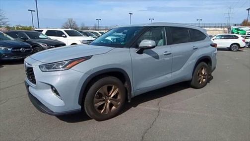 2023 Toyota Highlander Hybrid Bronze Edition