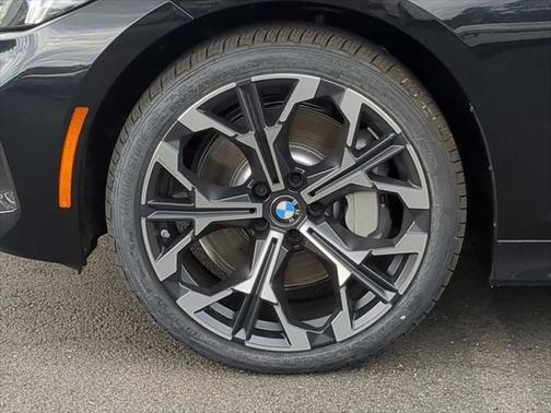 2025 BMW 330 i xDrive