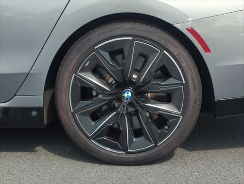 2024 BMW 760 760i xDrive