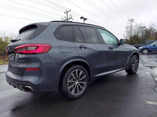 Photo 4 of 32 of 2020 BMW X5 M50i