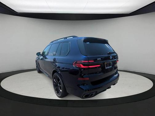 2026 BMW X7 M60i