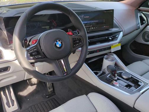 2025 BMW XM Base