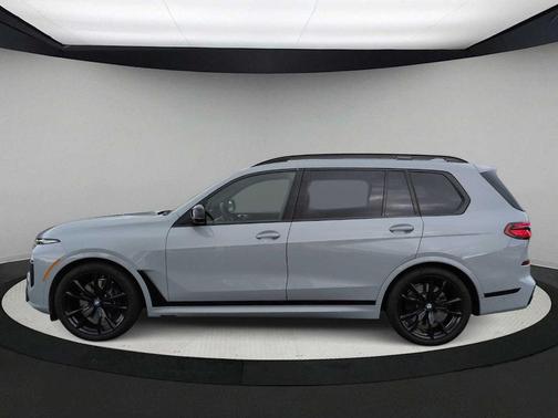2025 BMW X7 M60i