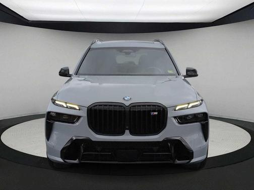 2025 BMW X7 M60i