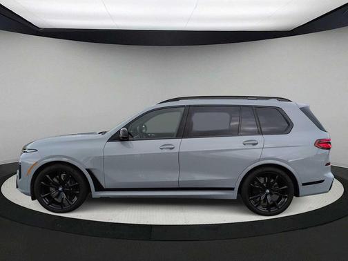 2025 BMW X7 M60i