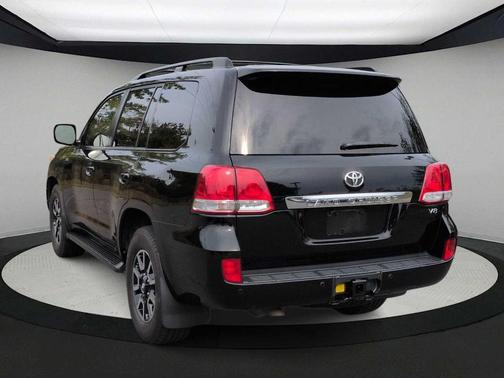 2011 Toyota Land Cruiser V8