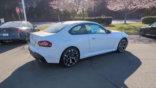 2025 BMW 230 i xDrive