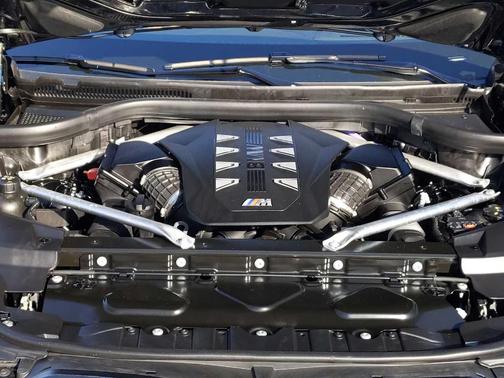 2024 BMW X5 M60i