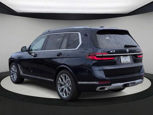 Tanzanite Blue II Metallic 2026 BMW X7 xDrive40i
