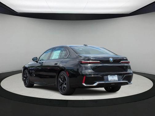 2025 BMW 740 i xDrive