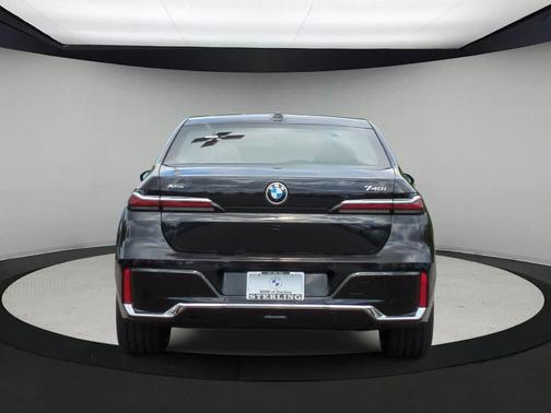 2025 BMW 740 i xDrive