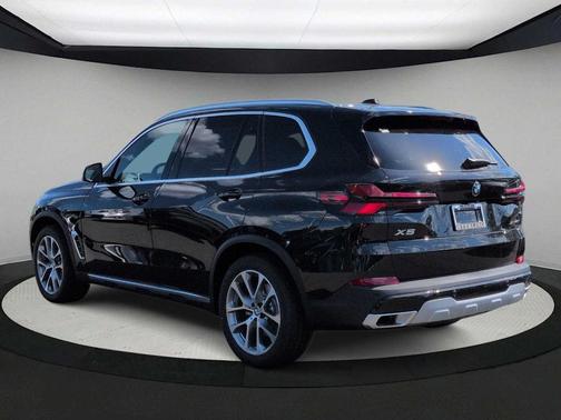 Black Sapphire Metallic 2026 BMW X5 xDrive40i
