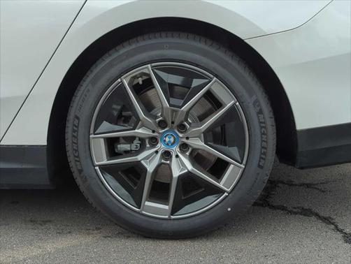 2025 BMW i5 xDrive40