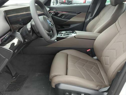 2025 BMW i5 xDrive40